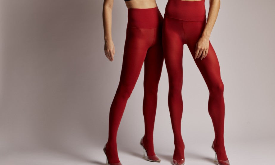 איך לשלב גרביונים עם נעליים ובגדים? מדריך הסטייל המלא