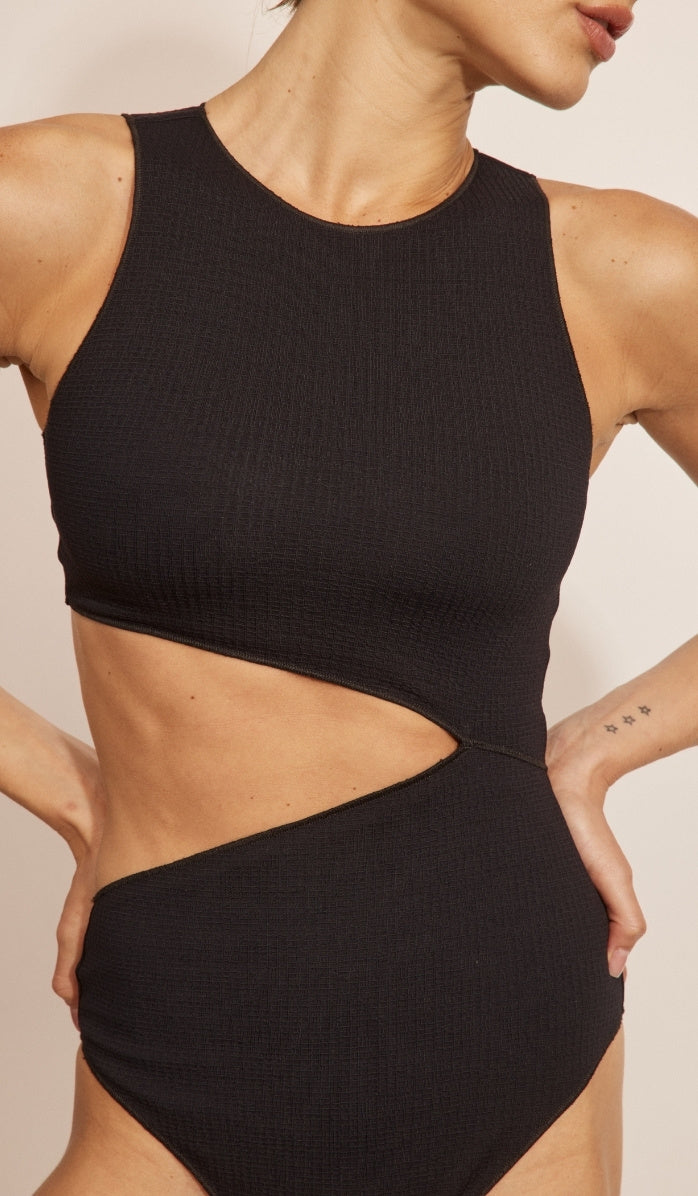 בגד ים שלם לנשים - פנלופי שחור וופל