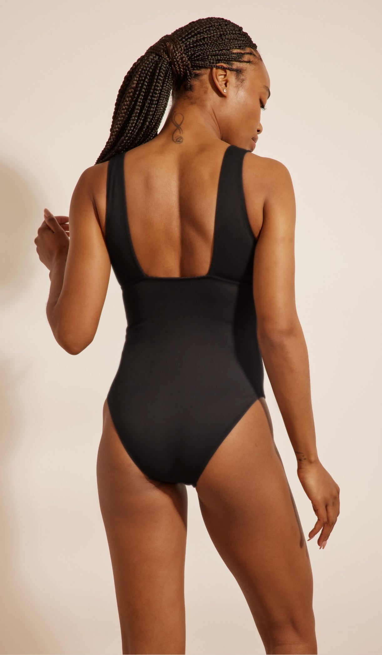 בגד ים שלם לנשים - מאליה שחור