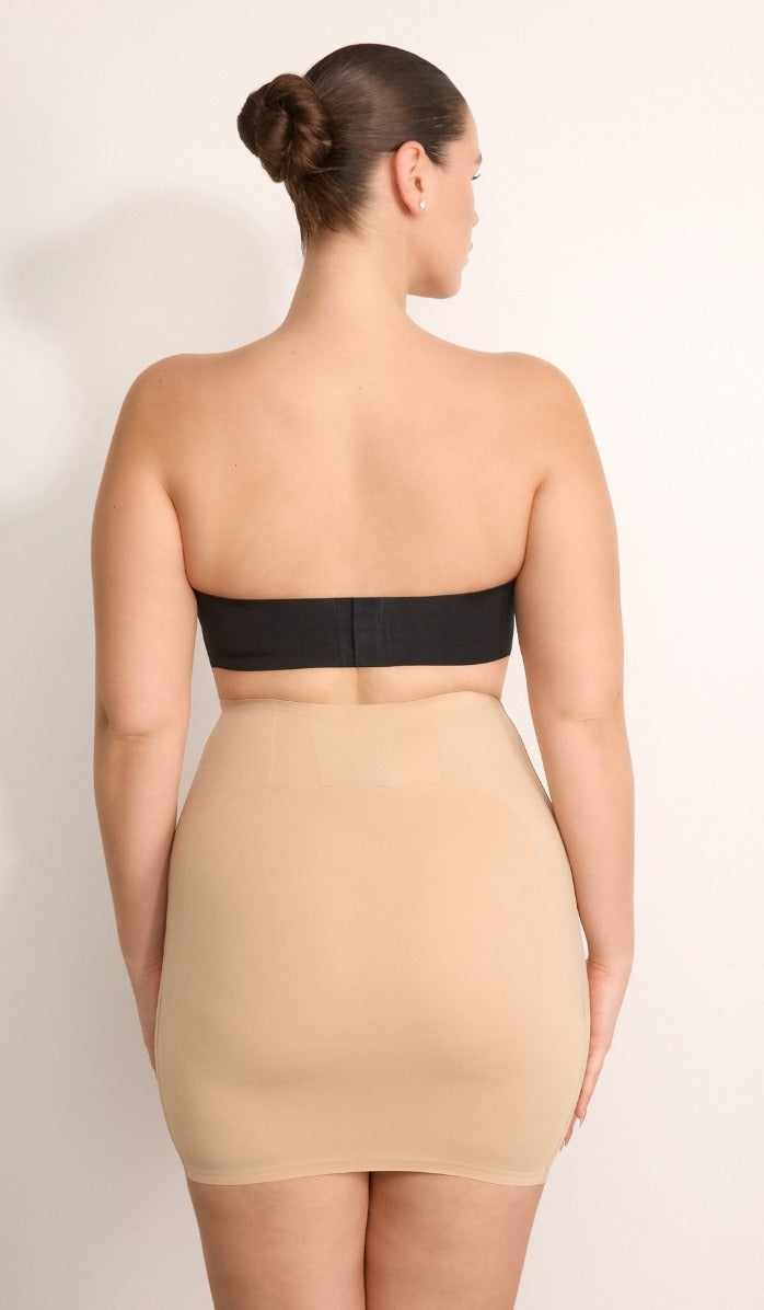 חצאית מחטבת עם תחתון מובנה - פודרה