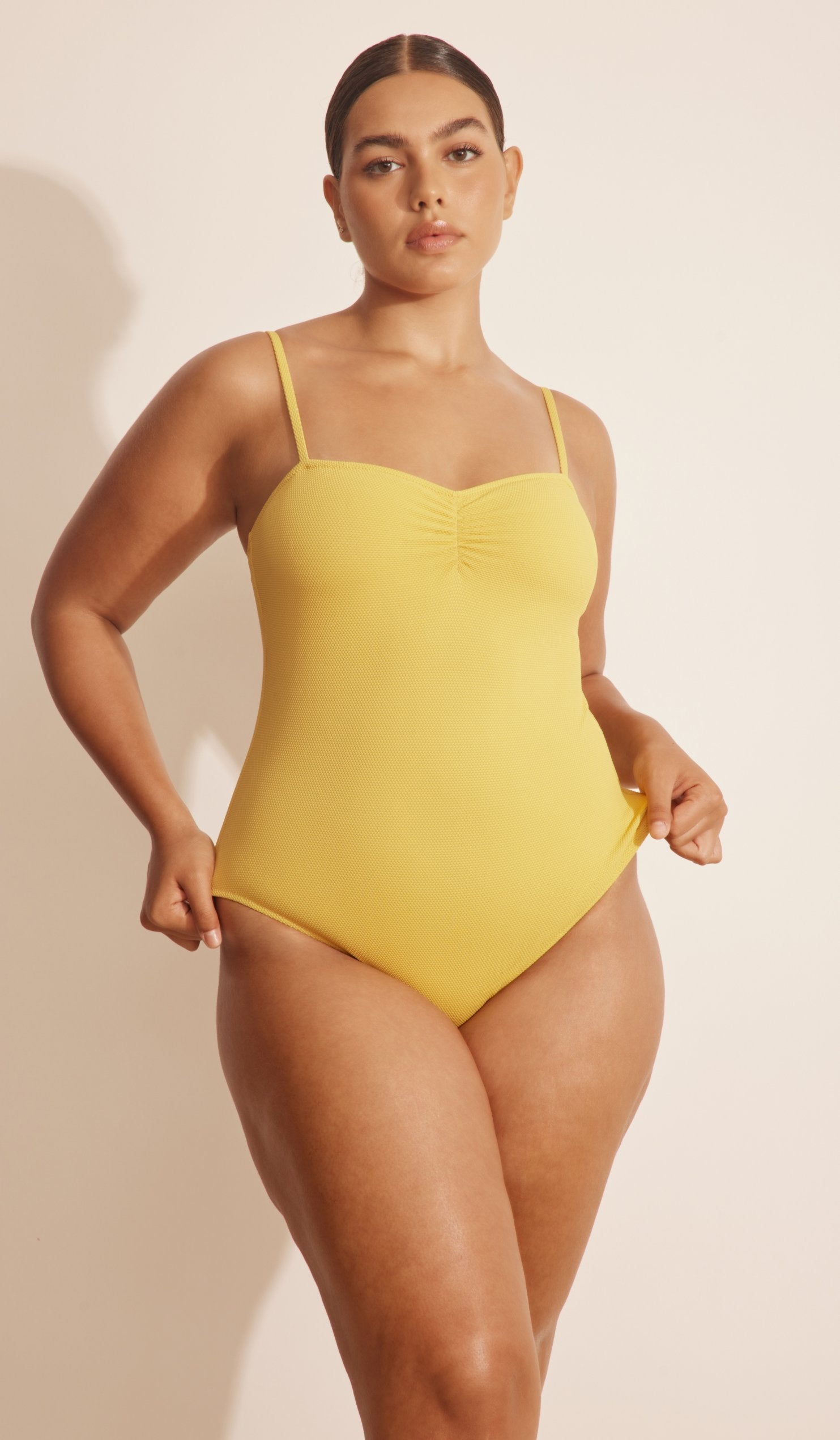 בגד ים שלם לנשים - בלה צהוב פיקה