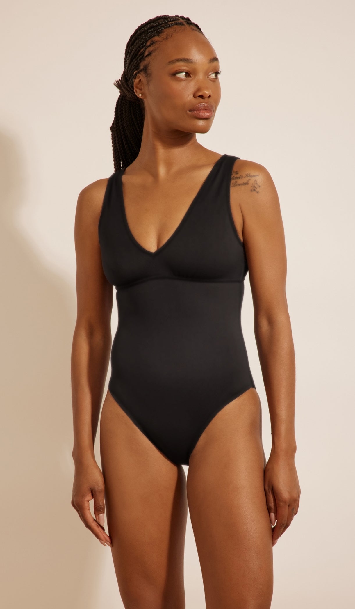 בגד ים שלם לנשים - מאליה שחור