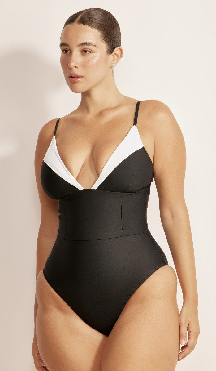 בגד ים שלם לנשים - מארגו שחור