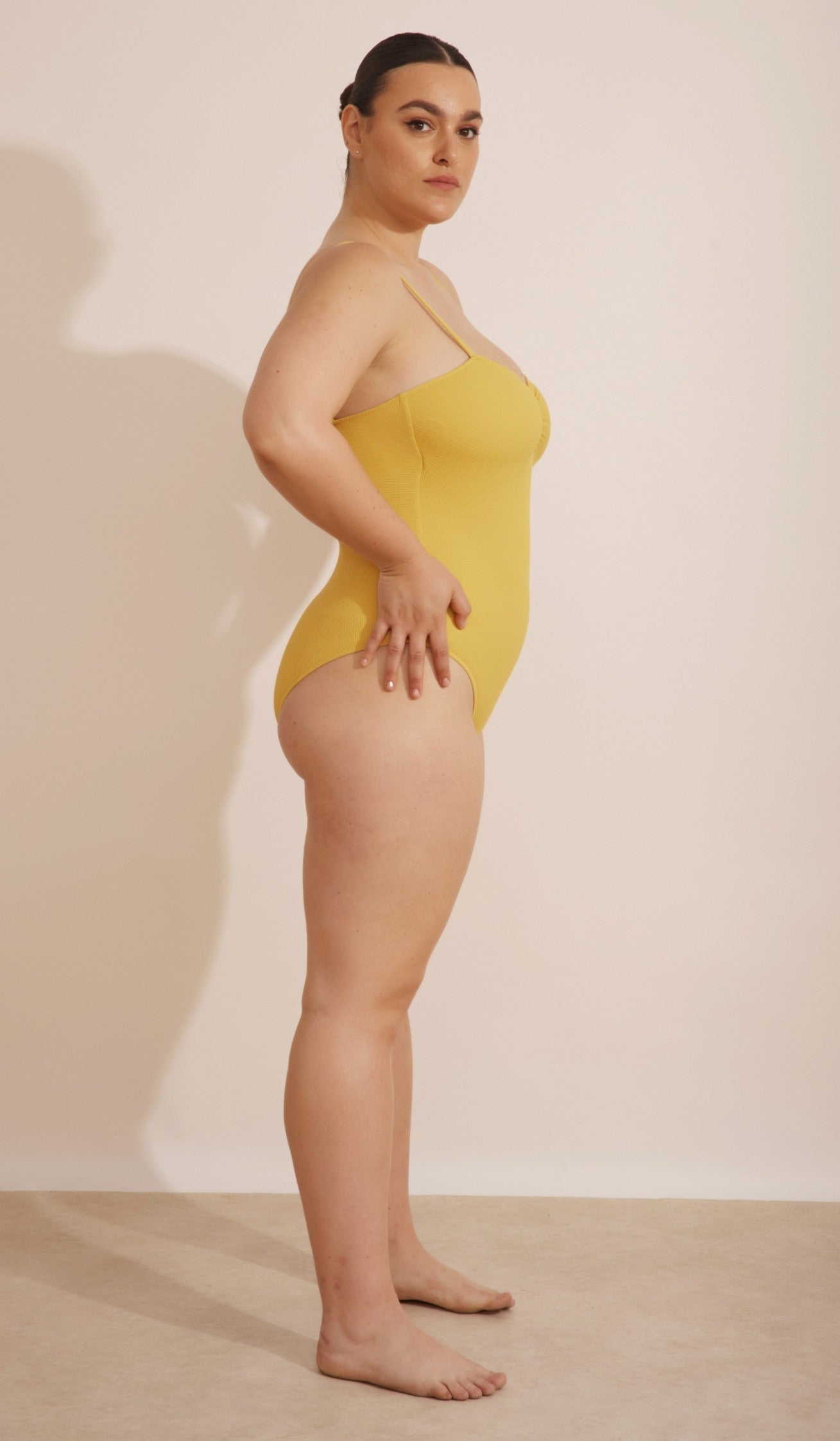 בגד ים שלם לנשים - בלה צהוב פיקה