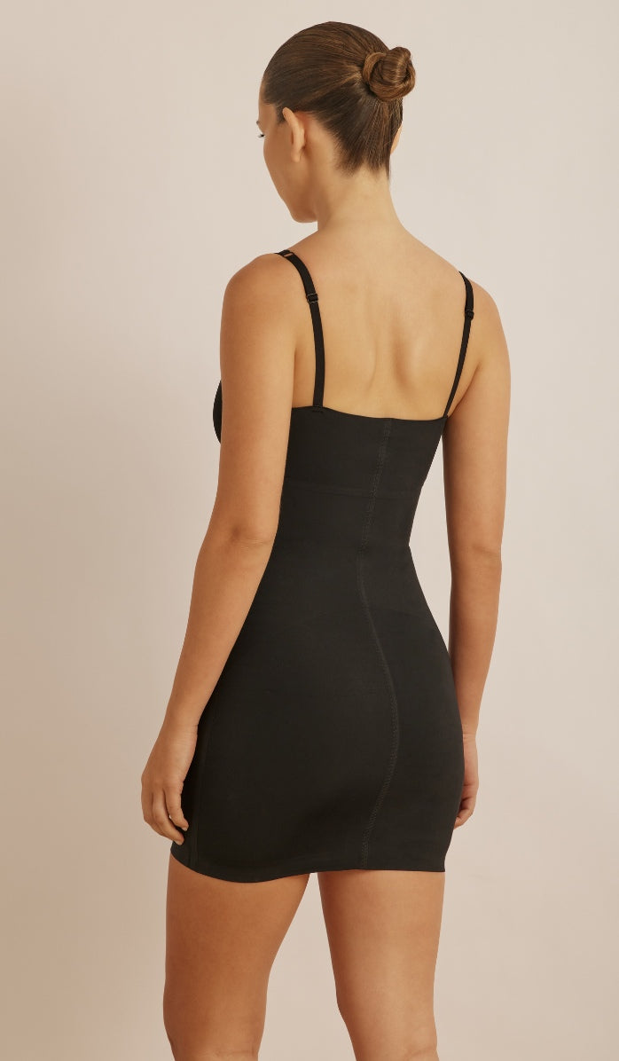 שמלה מחטבת - שחור