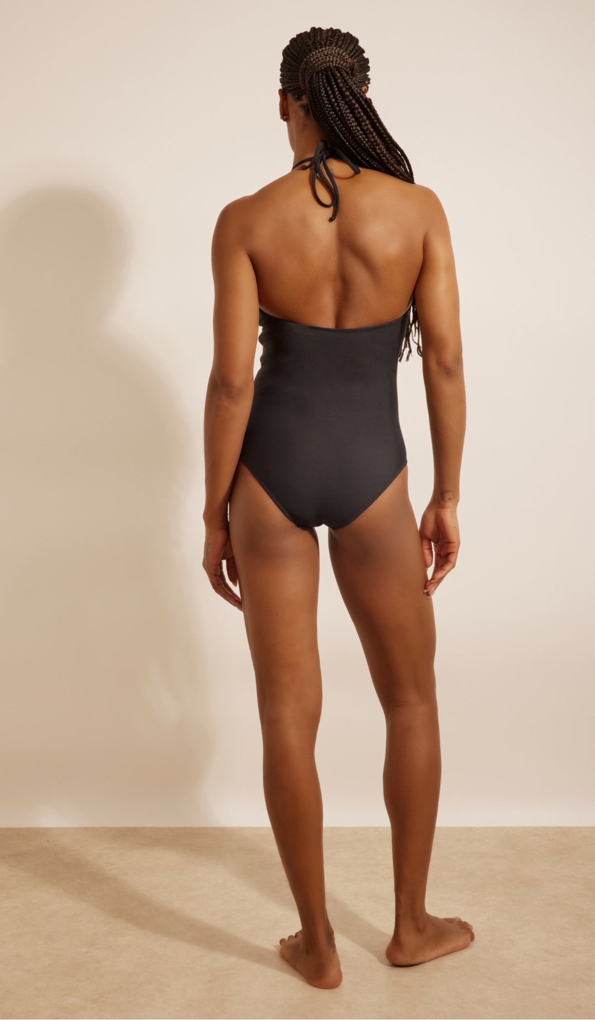 בגד ים שלם לנשים - וויטני שחור