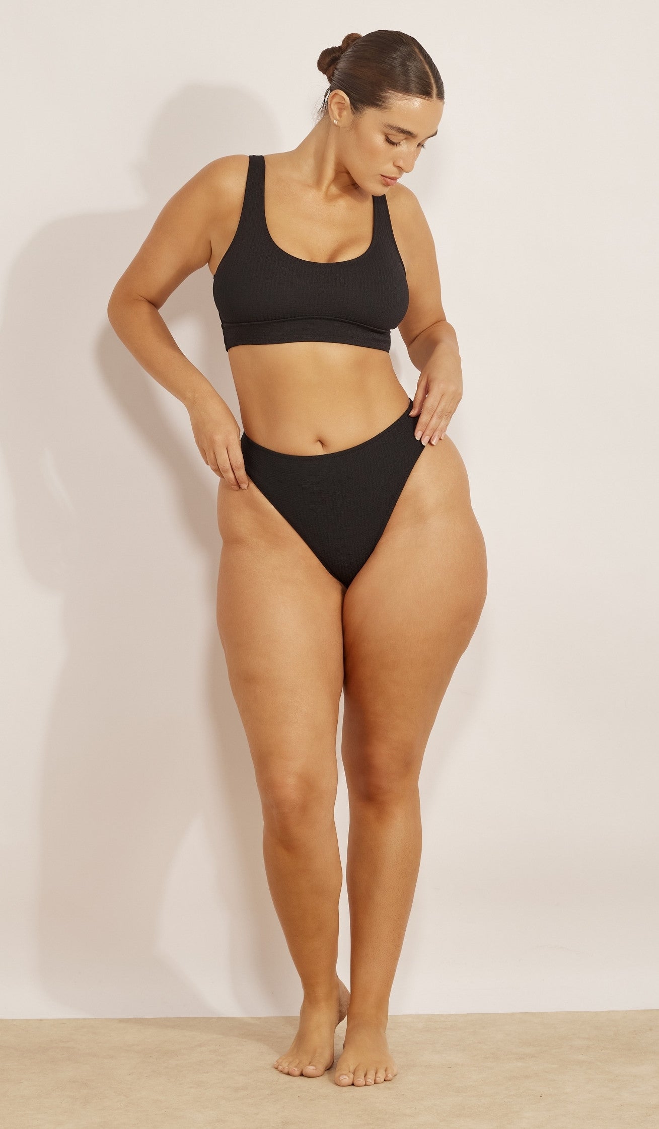 טופ ביקיני לנשים - אליאנה שחור וופל