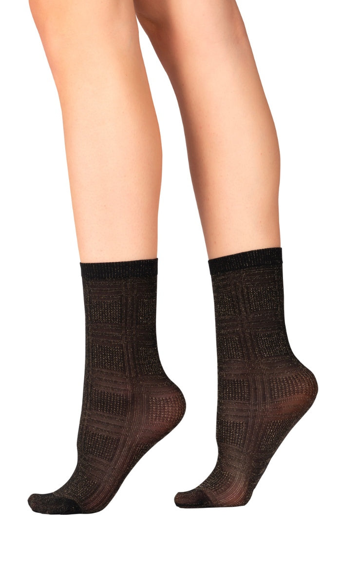 גרביים בטקסטורה משובצת - שחור מטאלי