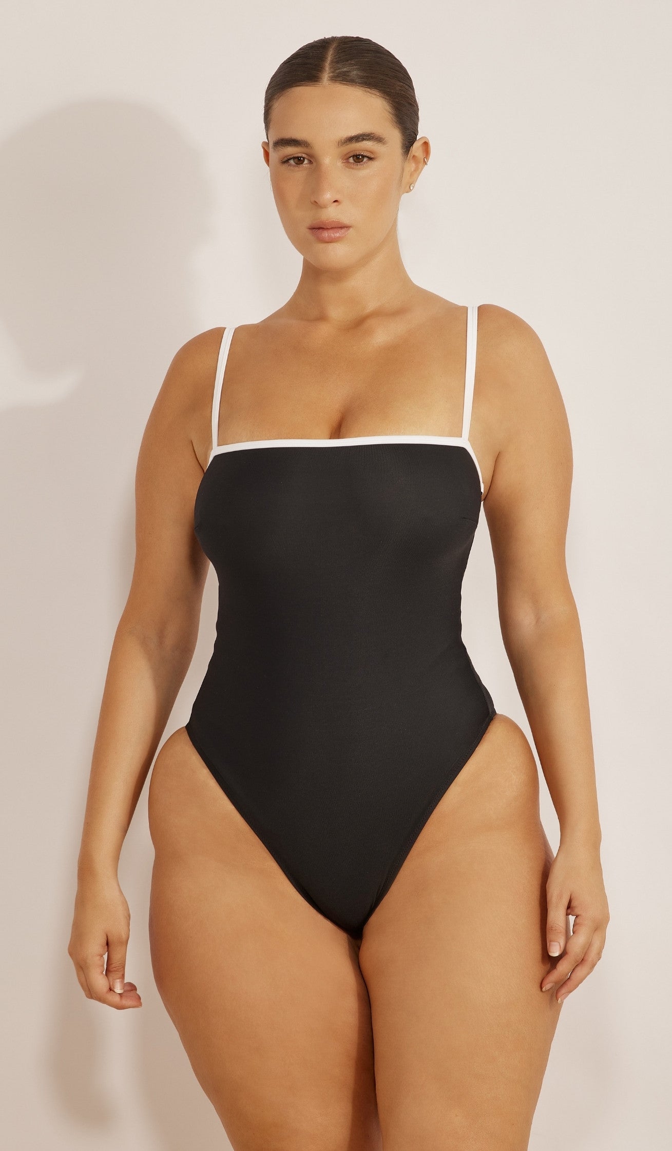 בגד ים שלם לנשים - אריה שחור