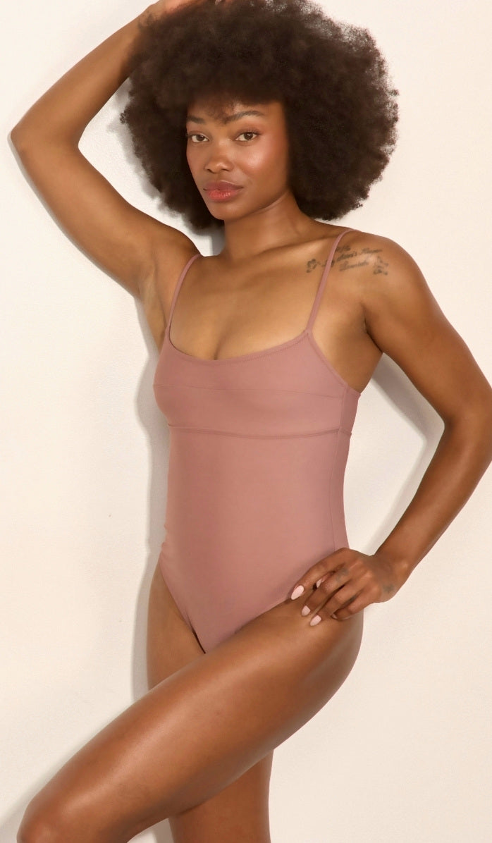 בגד ים שלם לנשים - מקנזי ורוד מעושן