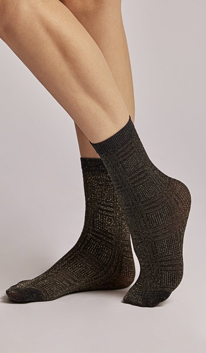 גרביים בטקסטורה משובצת - שחור מטאלי