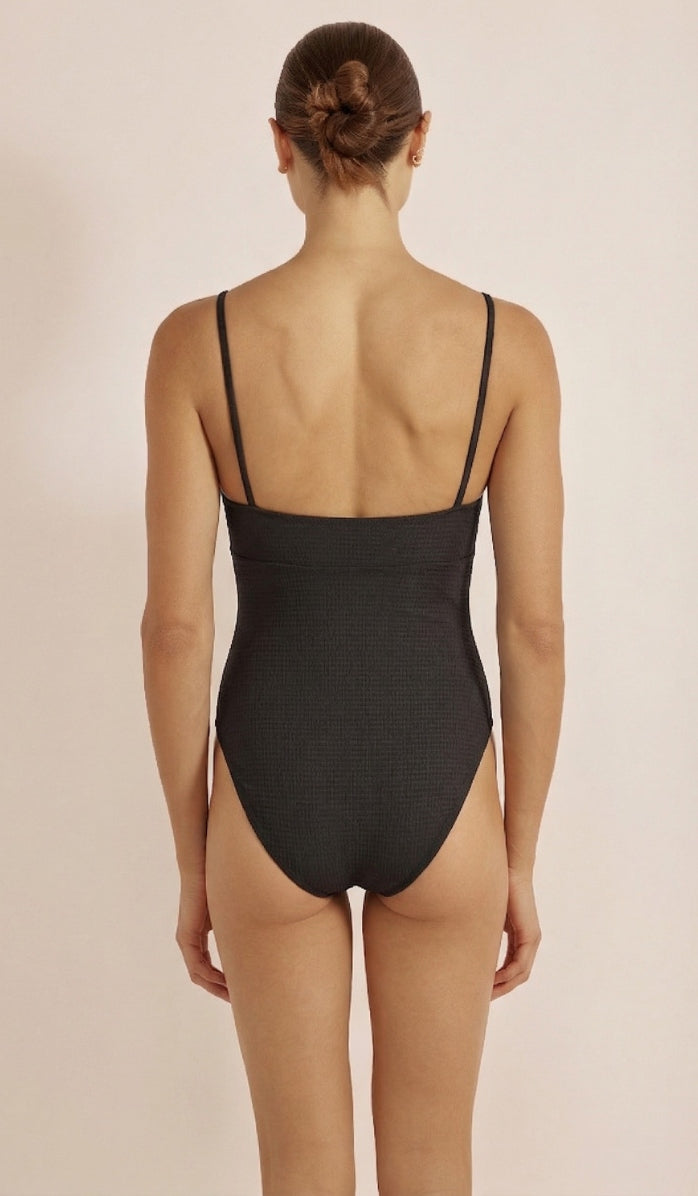 בגד ים שלם לנשים - מקנזי שחור וופל