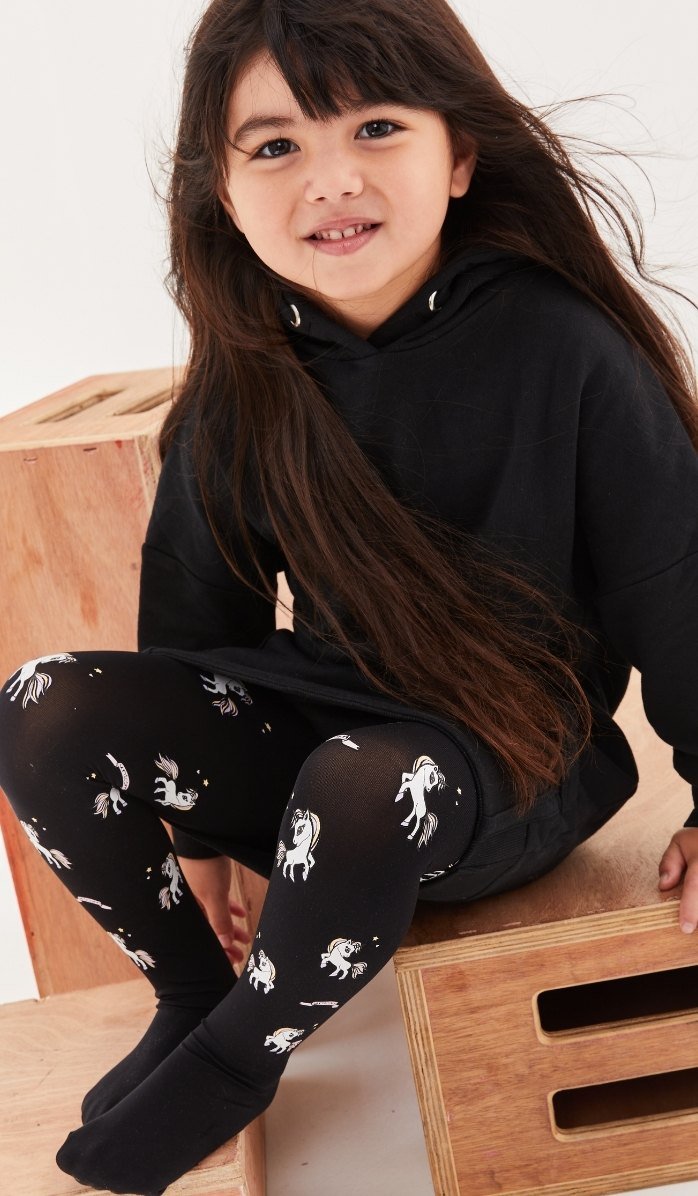 גרביון שחור עם הדפס חדי קרן