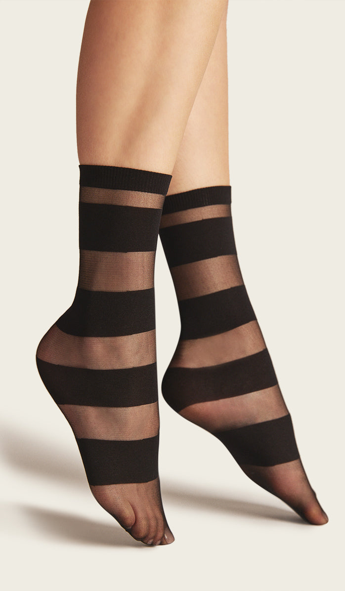 גרבי ניילון לנשים - סימפל סטורי שחור